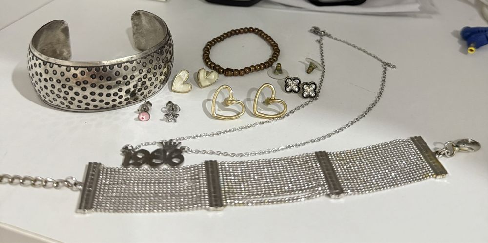 Продам шкатулку с украшениями 3000