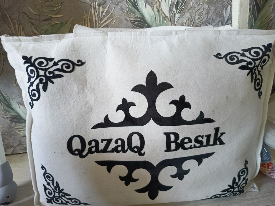 Бесік и стульчик для кормления