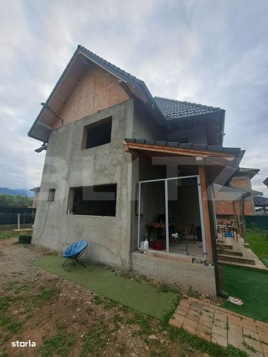 Vand 2 case la pret de una – 178.000 € (negociabil)