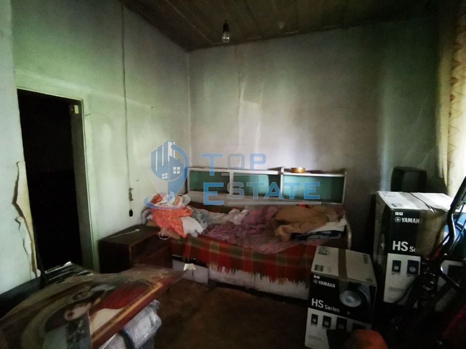 Стара тухлена къща в близост до центъра на село Стефан Стамболово, об