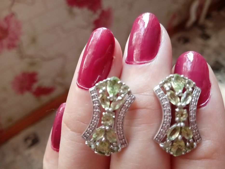 Гарнитур с хризолитом из серебра