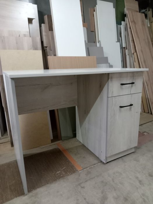 Продам письменный стол