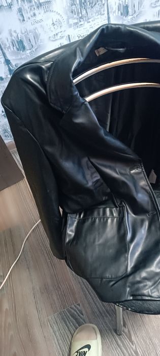 Продам кожаную куртку