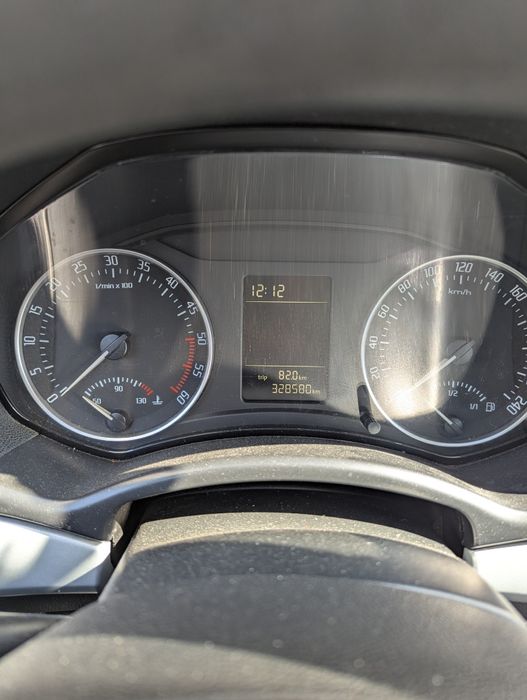 Vând sau schimb Skoda Octavia 2,2011 2300 euro preț fix