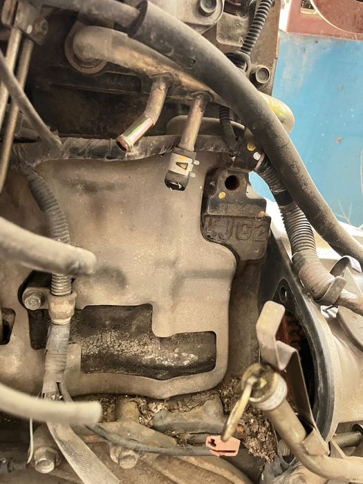 На Isuzu 4JG2 двигатель и КПП автомат