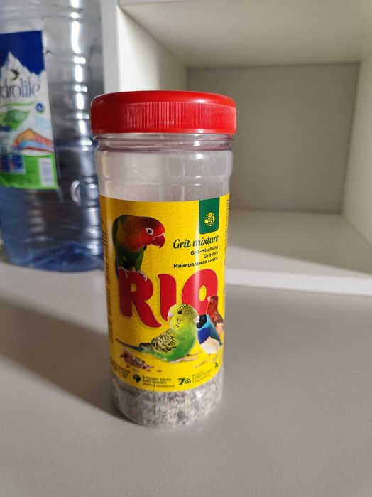 Корм, песок и ванна для птиц