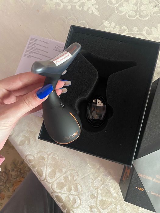 GLO24K neck & face massager+, aparat facial Nou din SUA