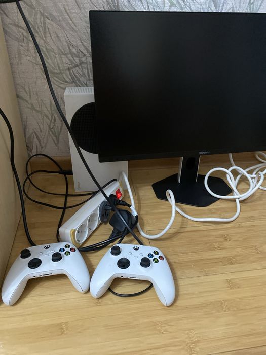 Xbox series s с двумя джостиками