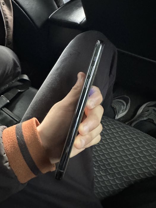 Продам айфон 11 про мах