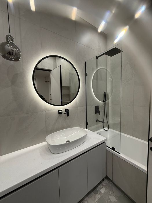 Душевые кабины и зеркала