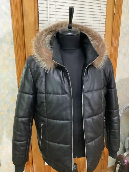 Продам кожаный пуховик52размера