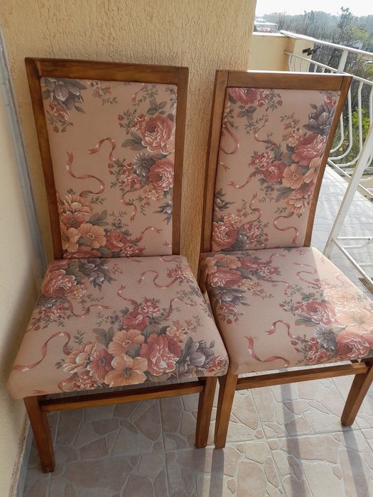 Продавам трапезни столове