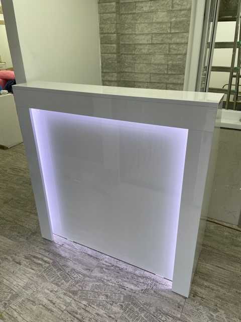 Ресепшн с подсветкой