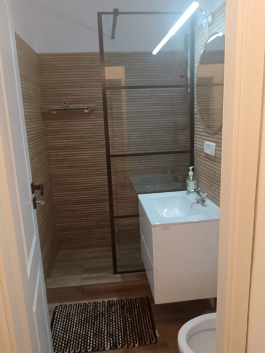 Închiriez apartament 3 camere