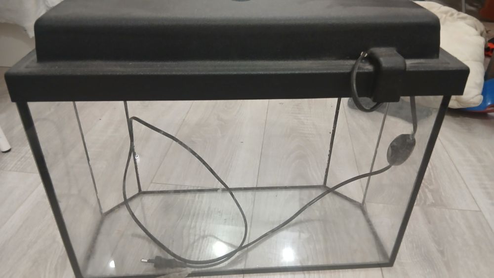 Б/У аквариум для рыбок и прочих животных