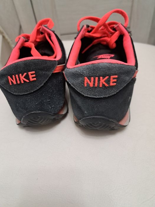 Продам кроссовки Naike 3000