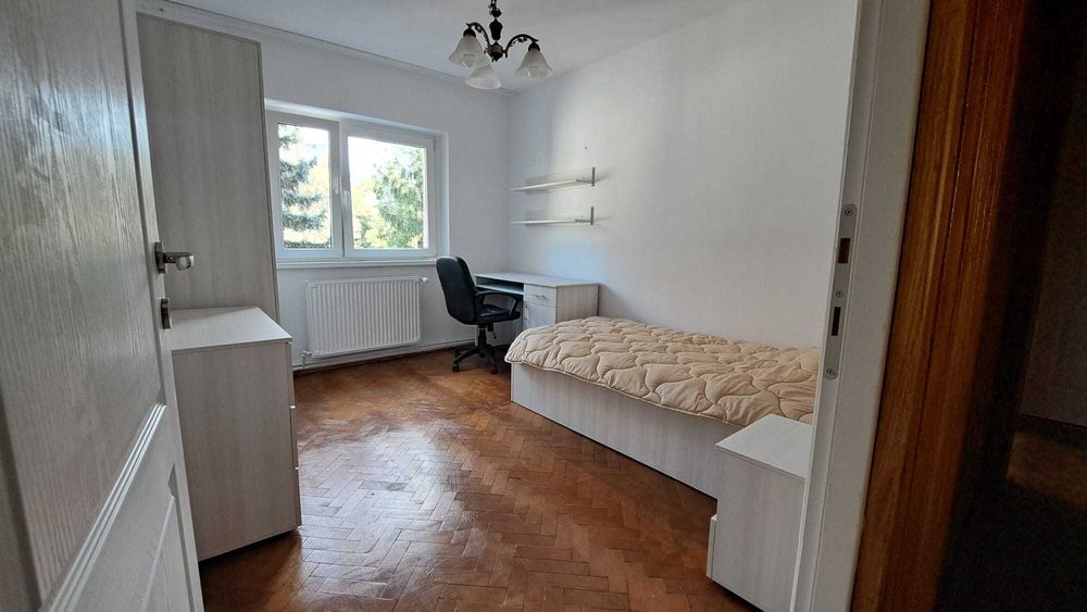 Dau in chirie apartament cu 4 camere in zona Plopilor Cluj Napoca
