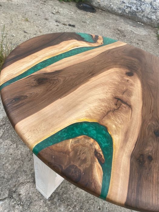 Vand masa de cafea lemn de nuc si rasina epoxidica