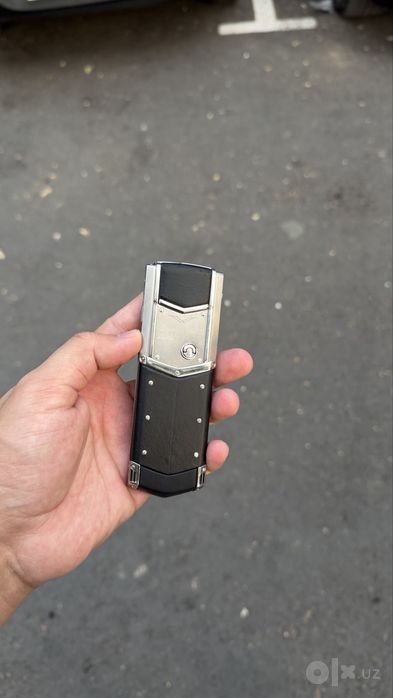 Vertu Signature.