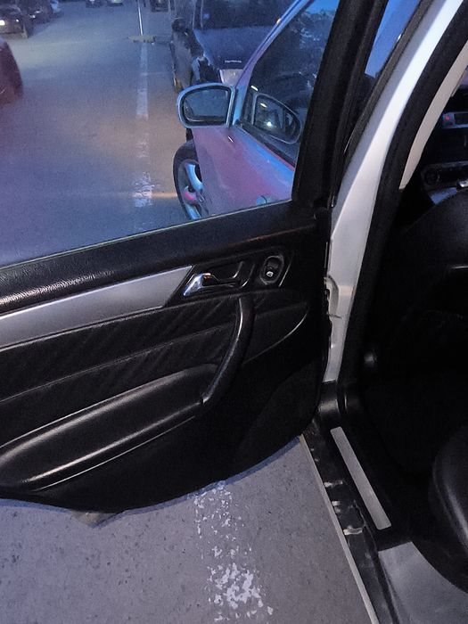 Продава Мерцедес с 320