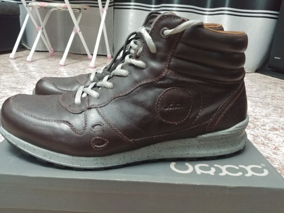 Продаю мужские зимнии  ботинки Ecco