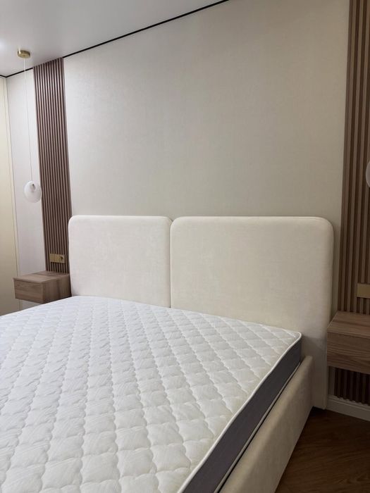 Дизайнерская двухспальная кровать