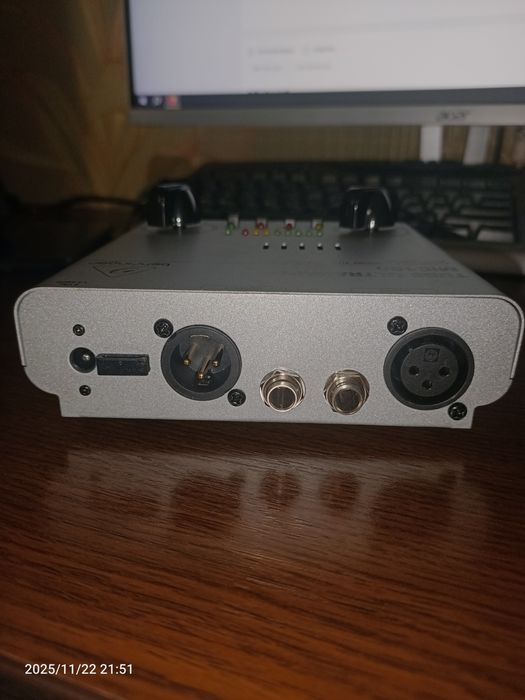 Продам ламповый  предусилитель Behringer