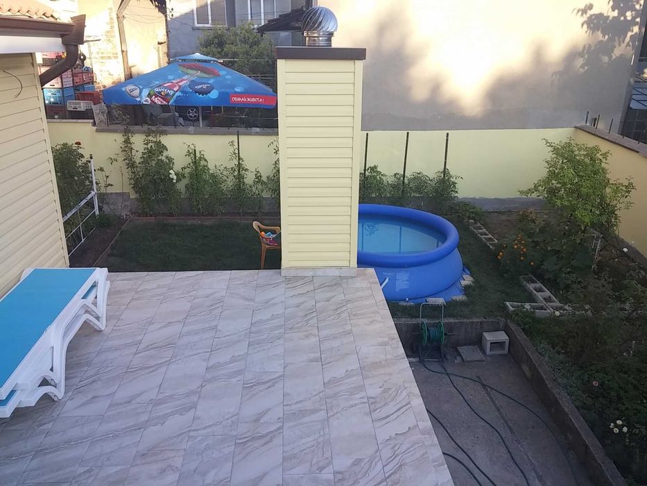 Продава уникална супер сграда, многофункционална, за живеене и бизнес.