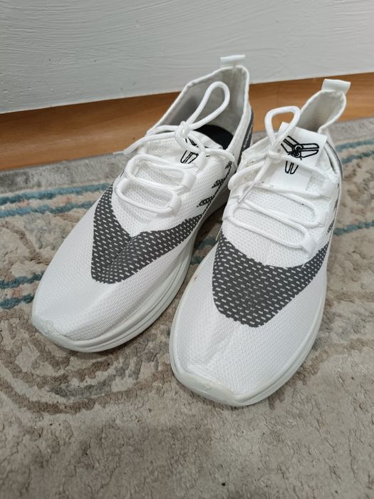 Продам кроссовки