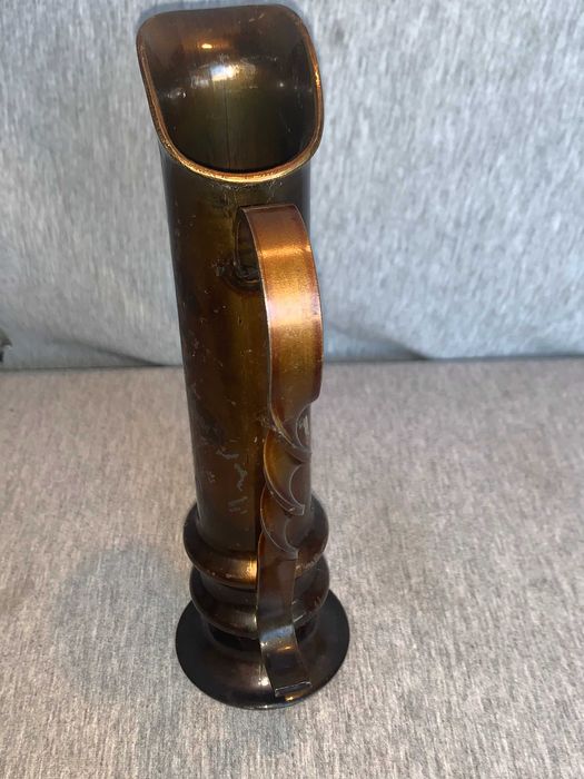 Бруталистична ваза кана от масивно желязо