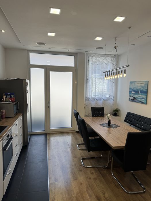 Meserias in interioare si exterioare