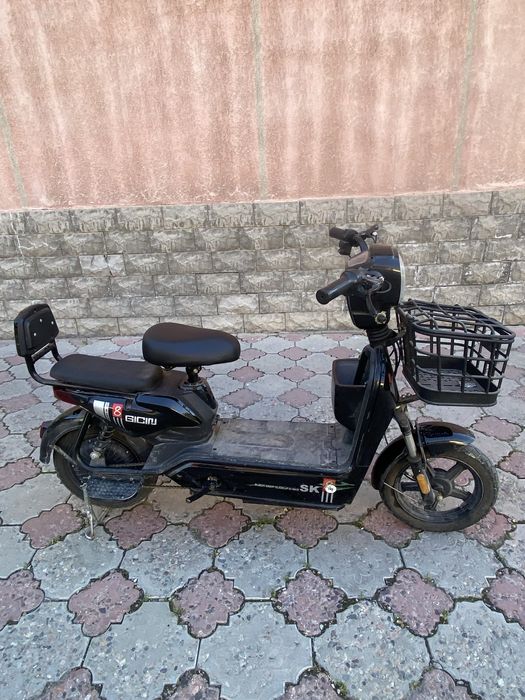 SK8 б/у-шный скутер