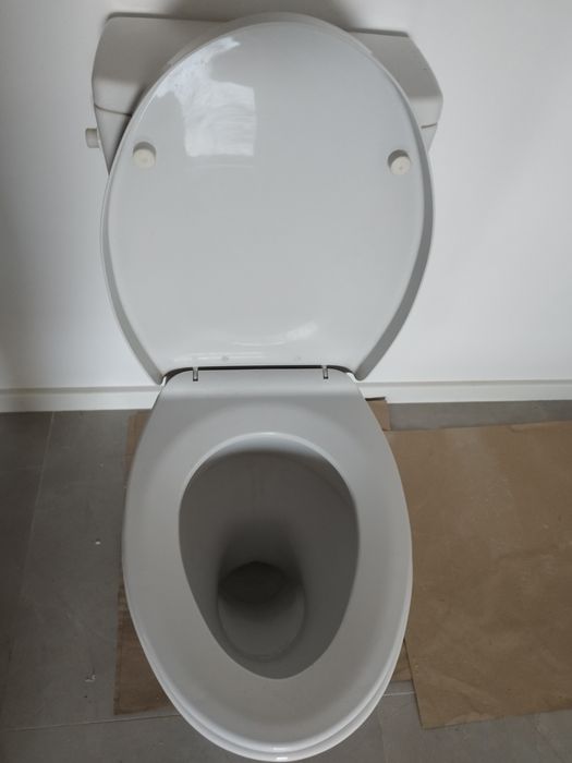 Vand wc puțin folosit.