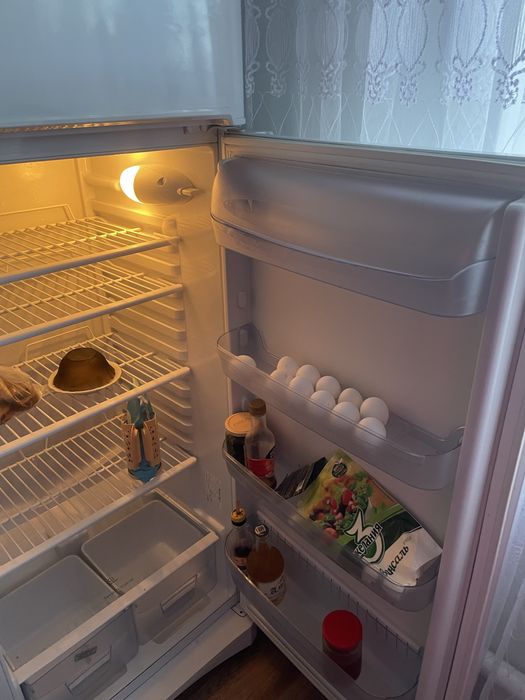 Продам холодильник двухкамерный