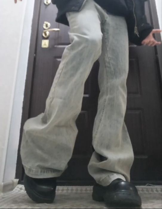 джинсы клеш с большим расходом