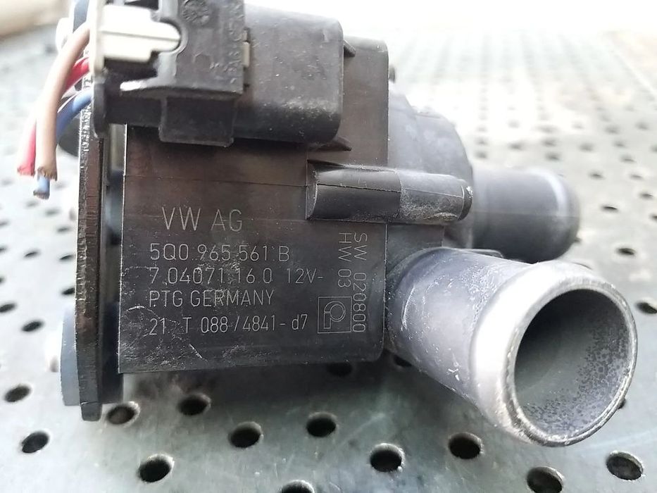 Pompa auxiliara apa 2.0 gti vw golf 8 5q0965561b 704071160