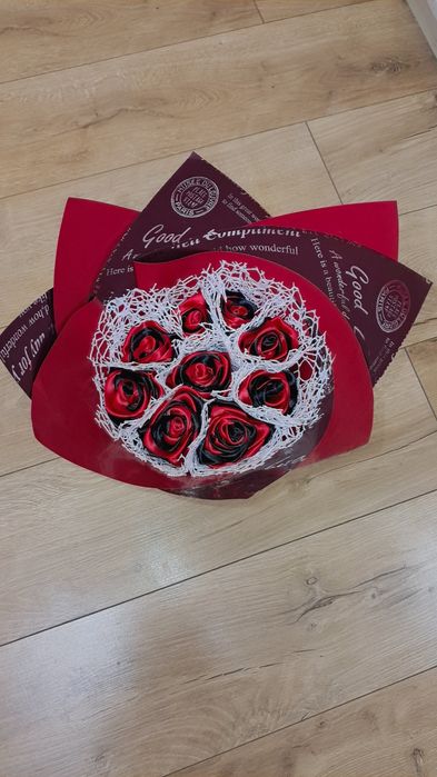 Buchet de 9 trandafiri din satin în 2 culori