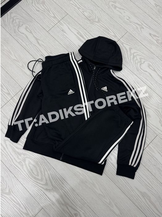 Костюм Adidas essential почти новый