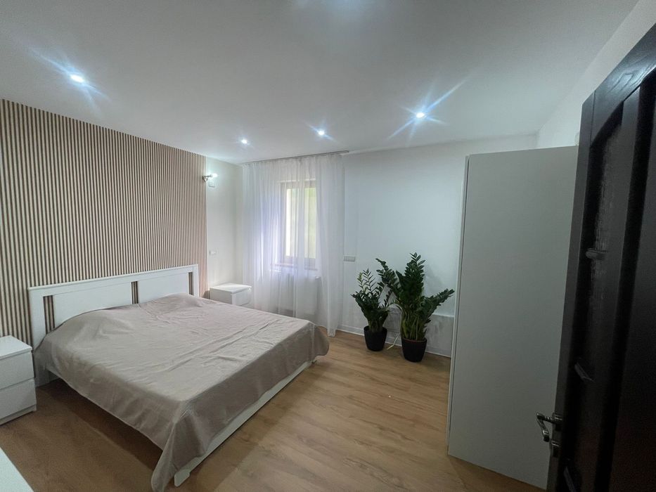 Proprietar, inchiriez apartament la vila