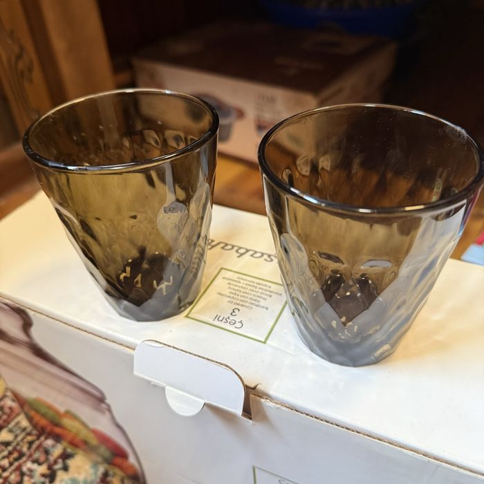 Стаканлар сотилади 6 дона…………..