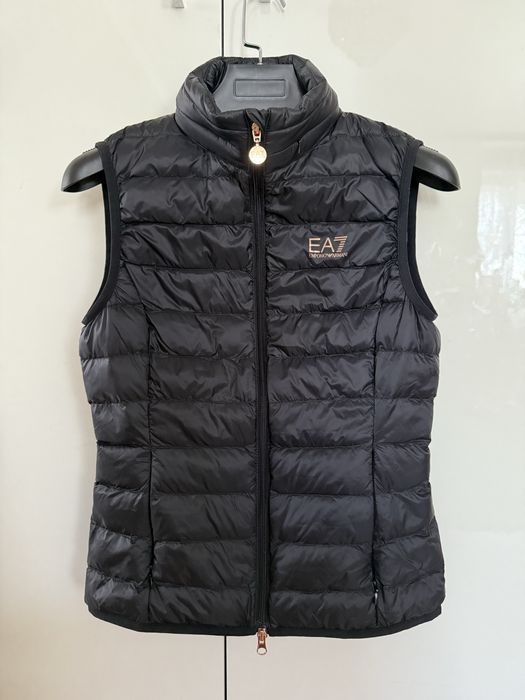 Продам жилетку EA7 оригинал