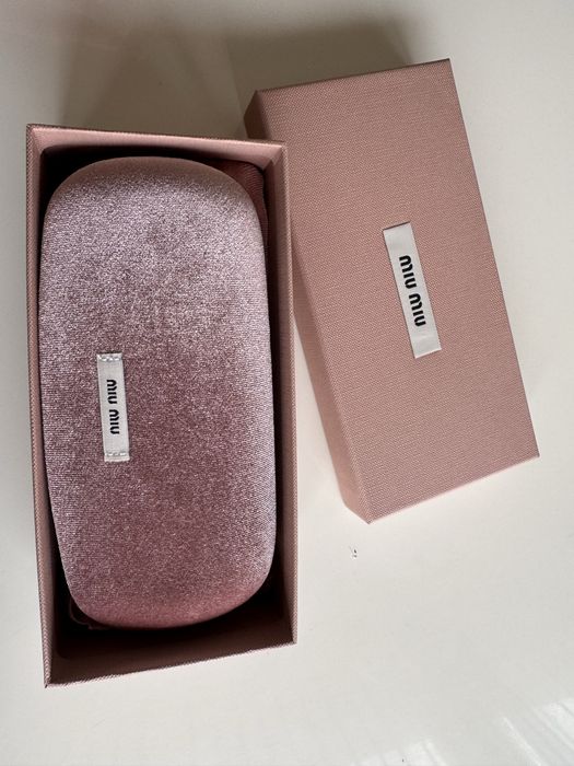 Нови слънчеви очила MIU MIU MU04ZS