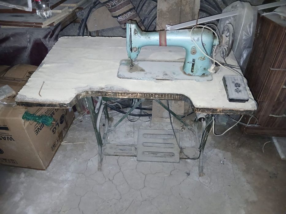 Швейная машинка старая