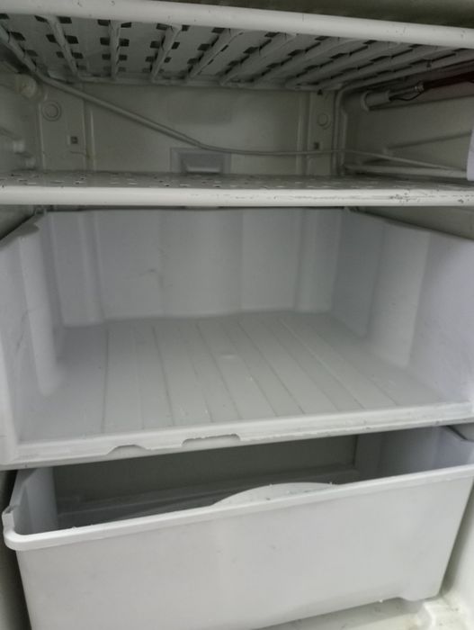 Холодильник Indesit, 2 отделения, хороший вариант