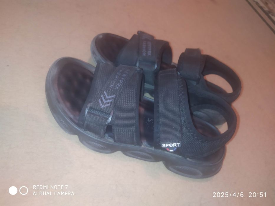 Продам детскую обувь