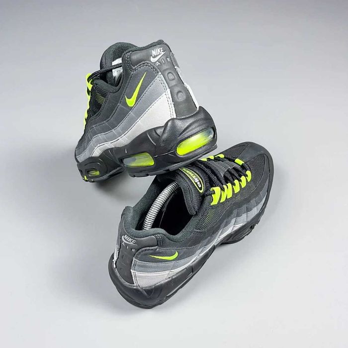 Обувки NIKE / Air Max 95 / Black and Neon + КУТИЯ