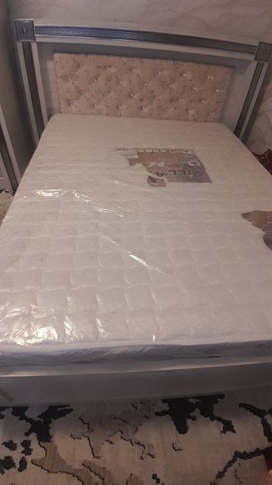 Ётокхона мебели сотилади.Дивани 170га 220.2та тумбичкаси  тримоси бор.