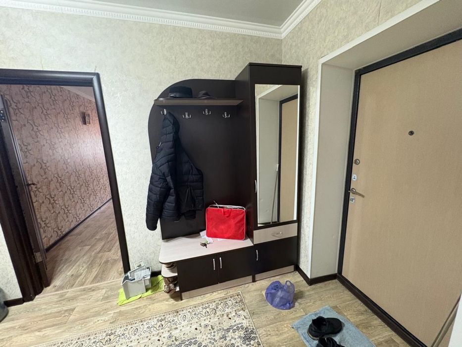 продается трехкомнатная квартира