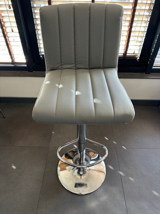 Бар Стол Рим с безплатна доставка до офис и 2г гаранция