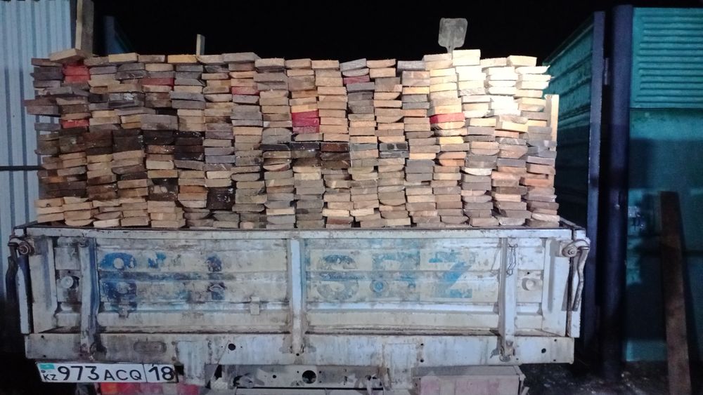 Брус 10 на 10 разной длины.